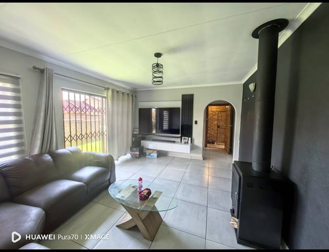 3 BEDROOM APARTMENT FOR SALE IN BIRCHLEIGH NORTH